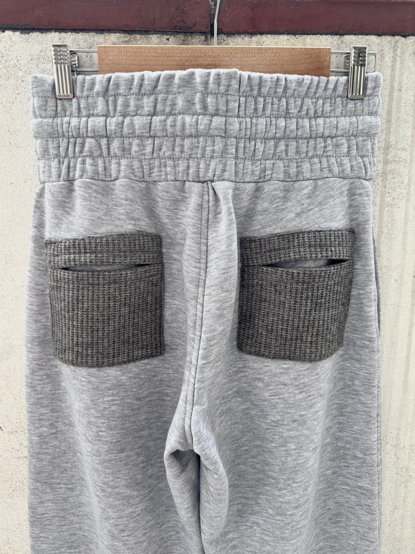 KNITTED SWEATPANTS